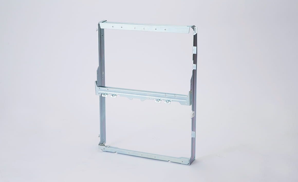 メインフレーム補強(スロット機)|プレス加工・樹脂成形加工・組立